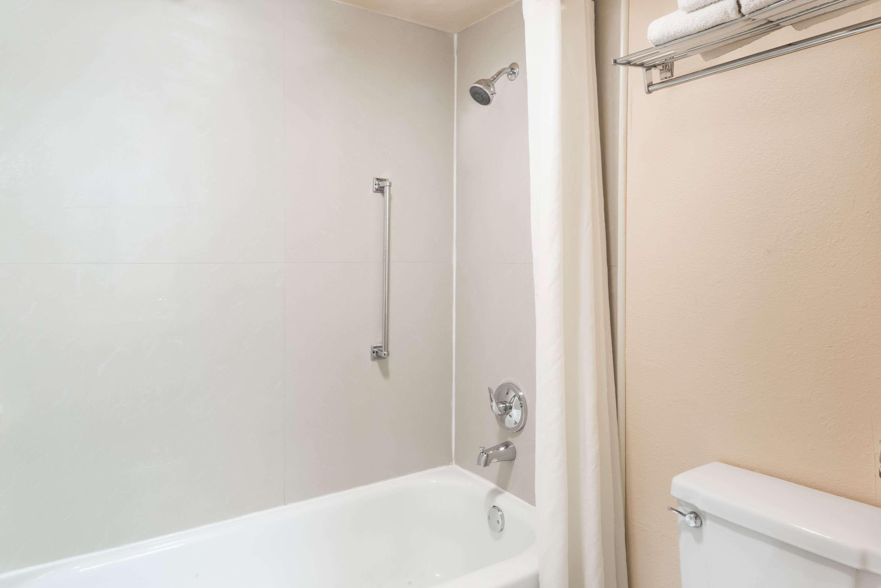 Baymont By Wyndham - Darien Hotel
