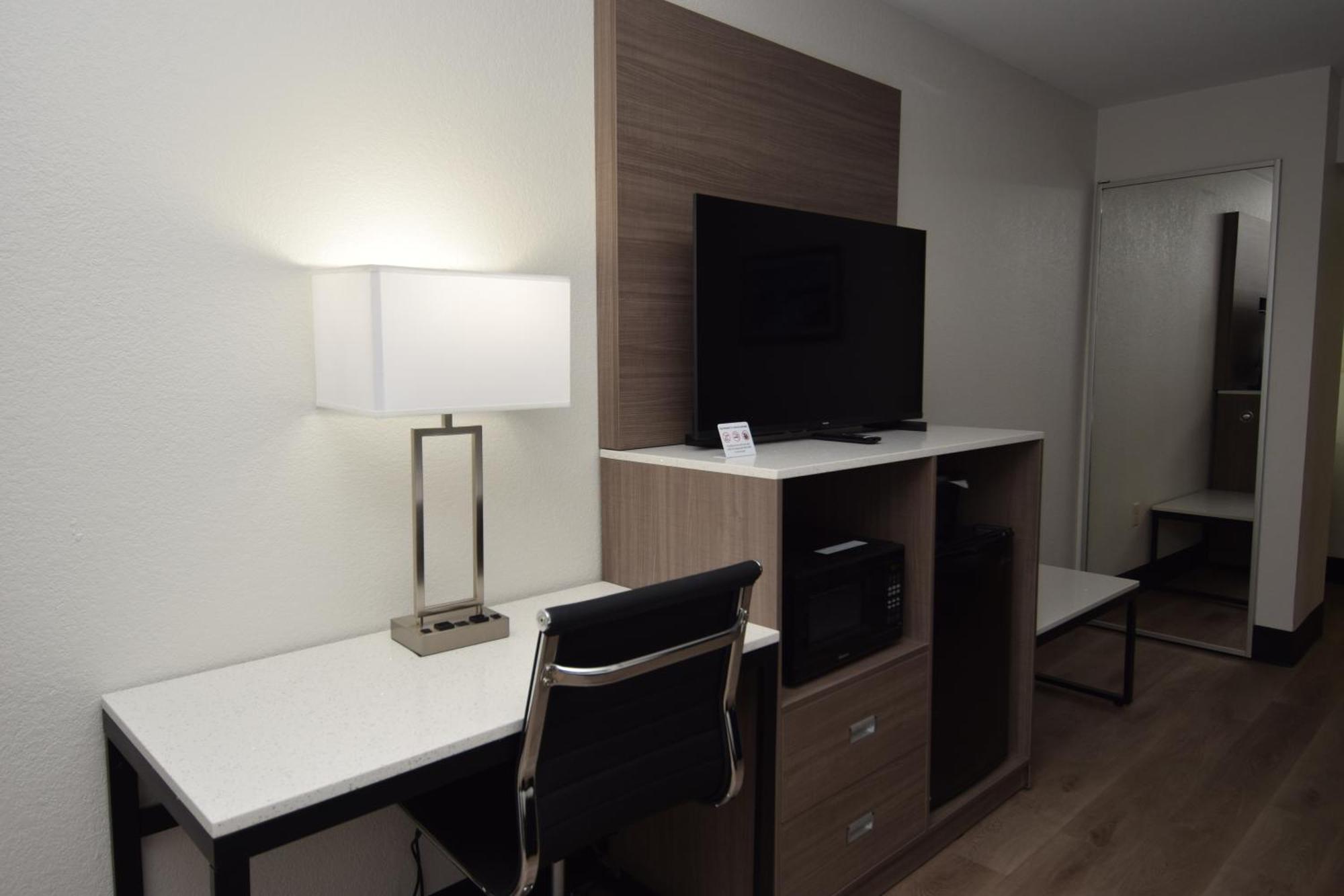 Baymont By Wyndham - Darien Batavia