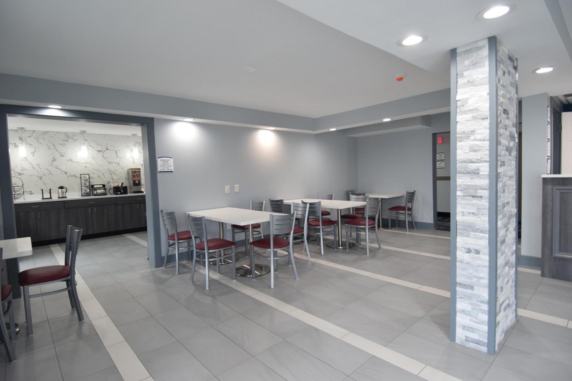 Hotel Baymont By Wyndham - Darien